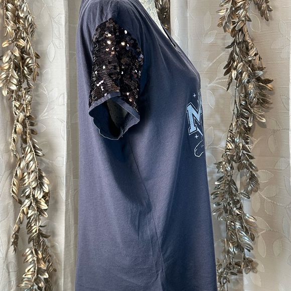 Torrid Disney Mickey Mouse 90th Anniversary Sequin Sleeve‎ graphic tee 00 M/L - Picture 3 of 8